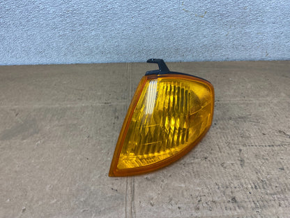 1999 to 2000 Mazda Protege Front Left Driver LH Turn Signal Oem Y6027 DW2
