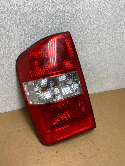 2006 to 2011 Kia Carnival Sedona Left Driver LH Side Tail Light AD4497 LK2