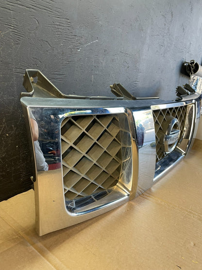 2004 to 2007 Nissan Titan Armada Front Upper Grill Grille AC5359 DG2