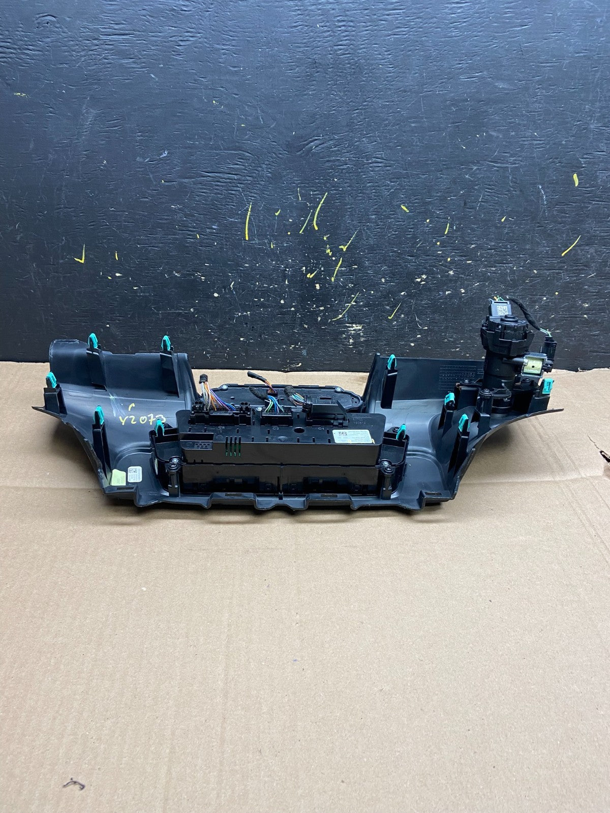 2020 to 2023 Ford Explorer Radio Climate Control Panel Trim y2074 DG5