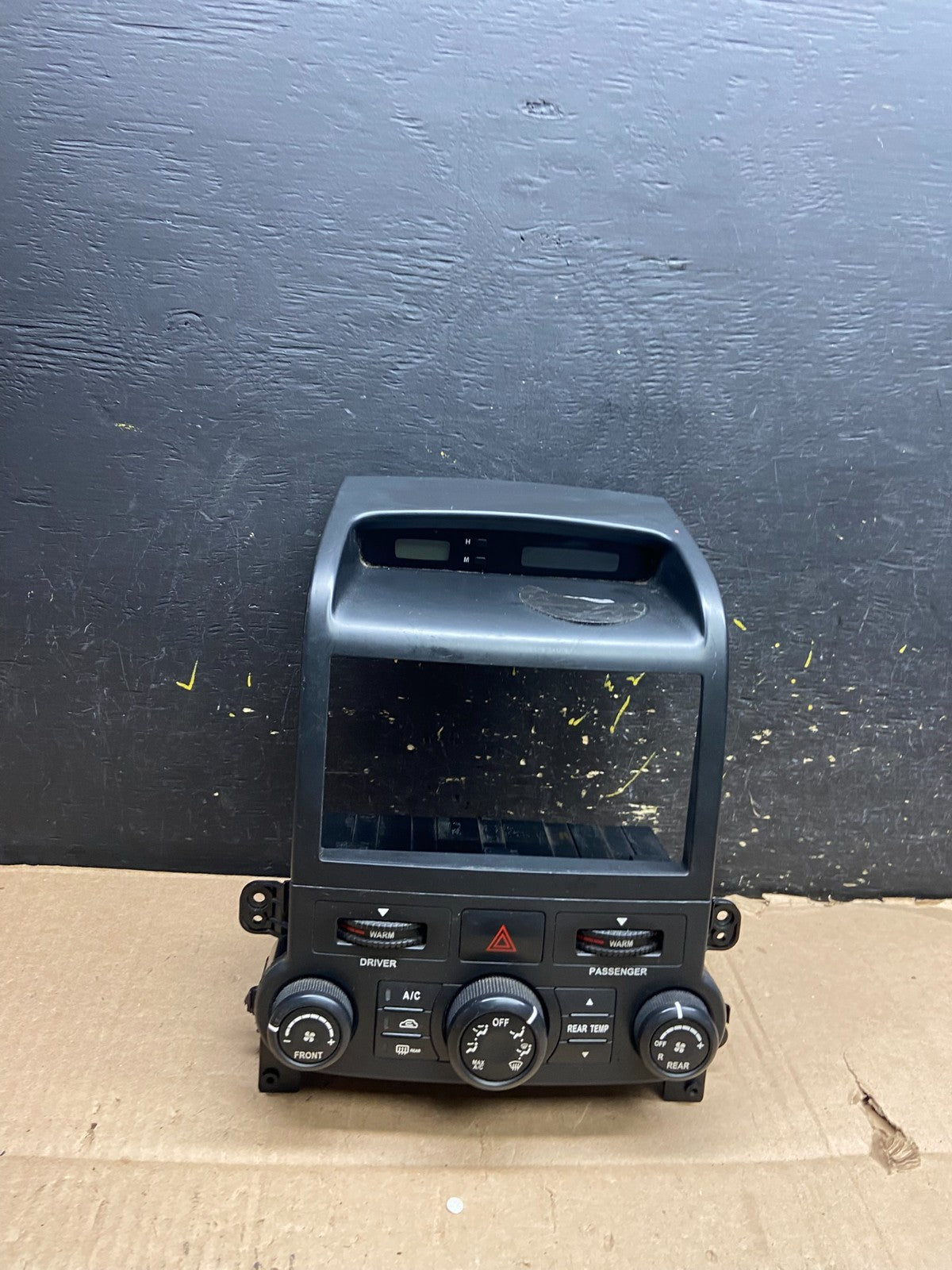2009-2012 Kia Sedona A/C Heater Climate Control Radio Bezel Trim Y2555 DG0