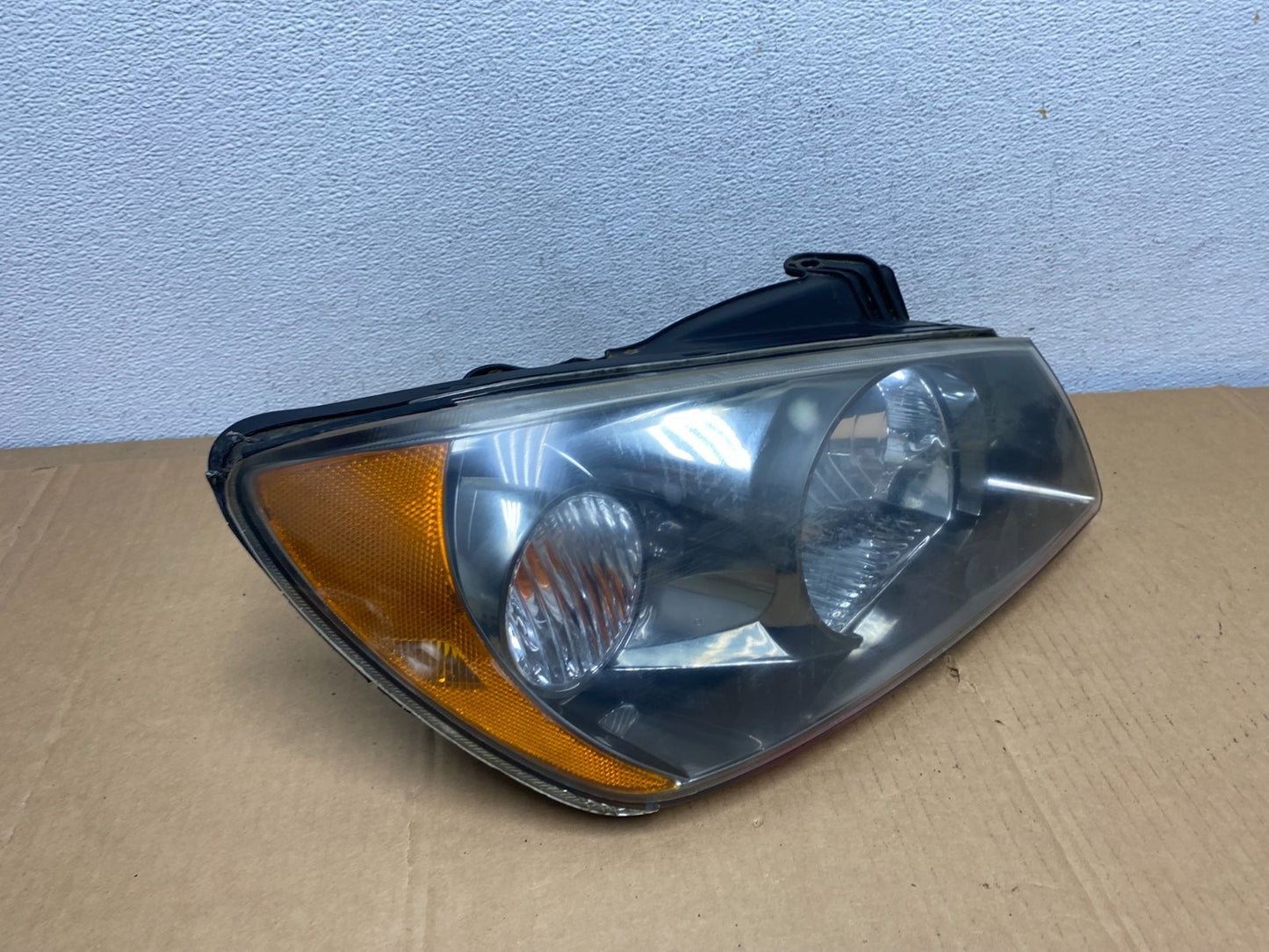 2004 2005 2006 Kia Spectra Right Passenger RH Side Headlight AD0737 DW2
