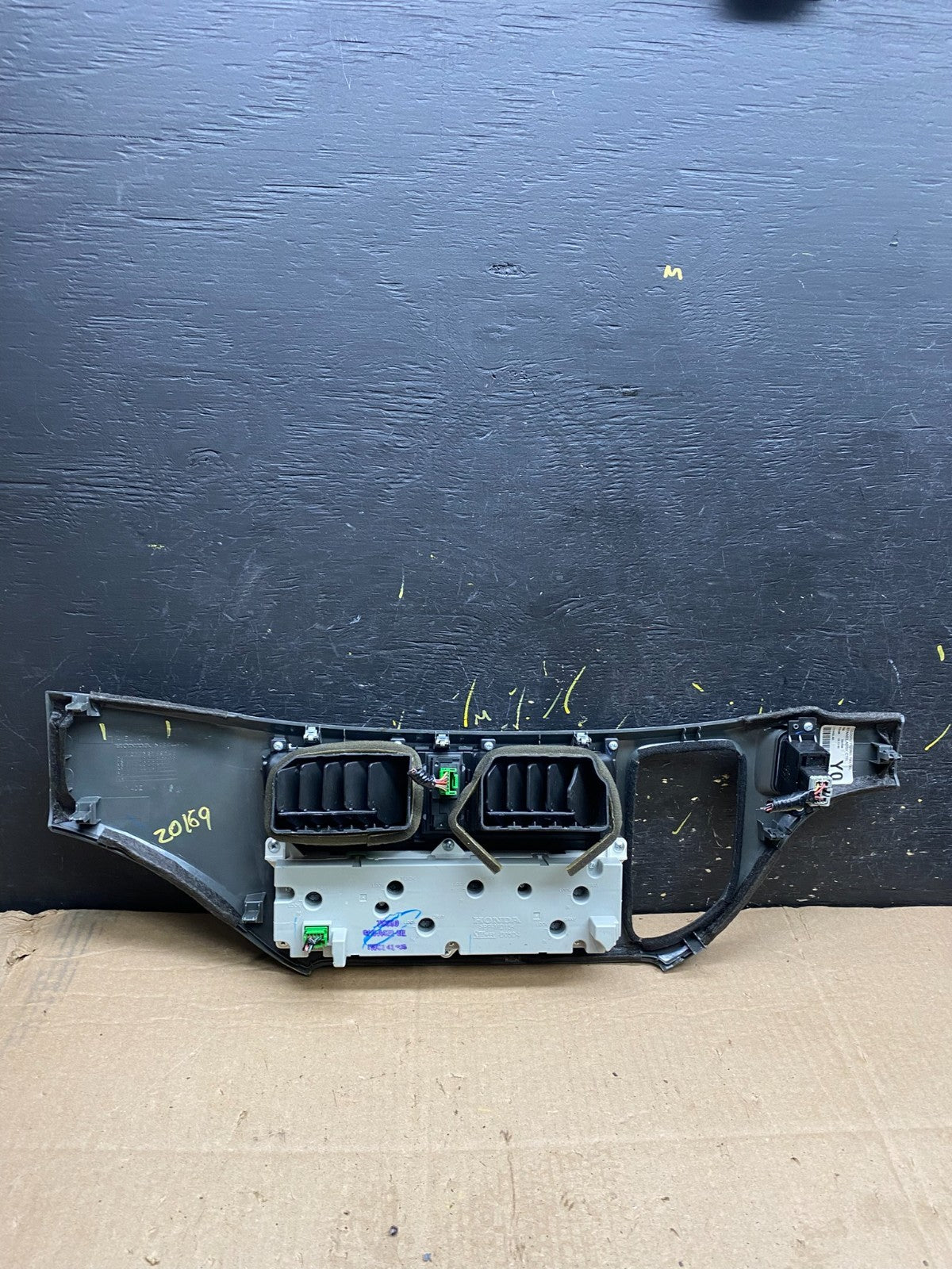 2005 to 2010 Honda Odyssey  Radio Climate Control Dash Trim Bezel z0169 DG5