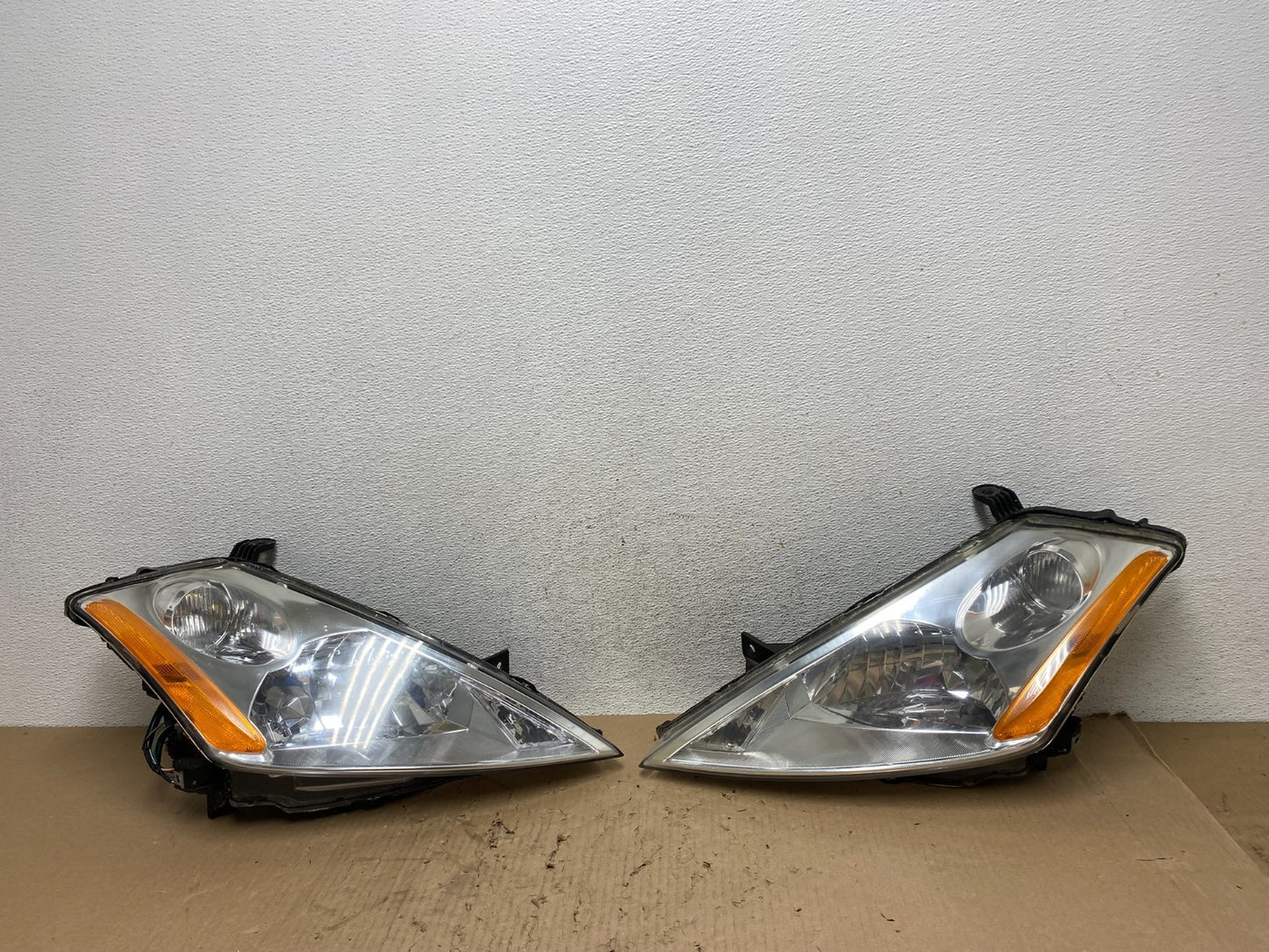 2003 to 2007 Nissan Murano Headlights Halogen Left+Right AE8863 DW0