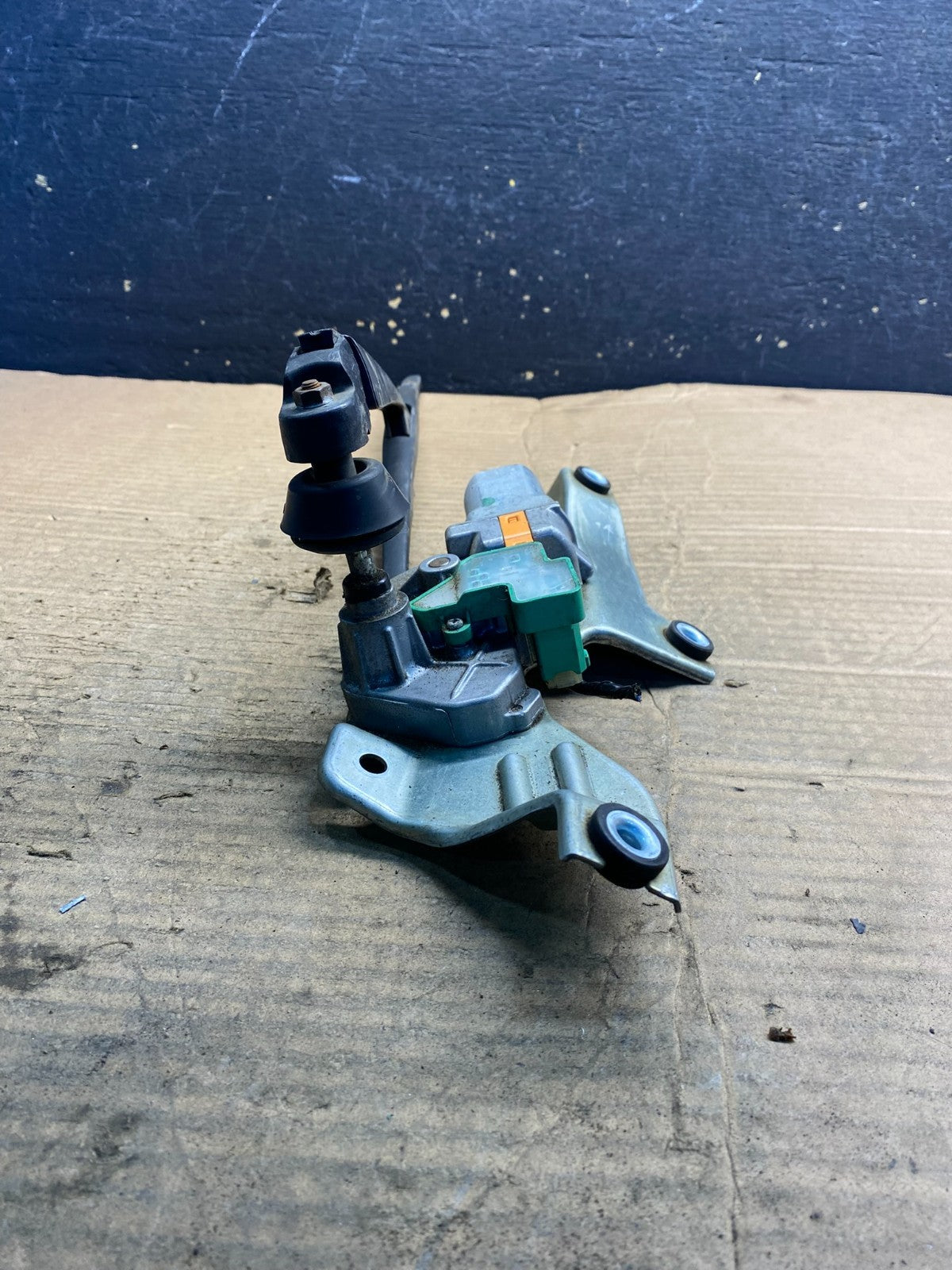 2009 to 2013 Subaru Forester Rear Windshield Washer Wiper Motor AA72103