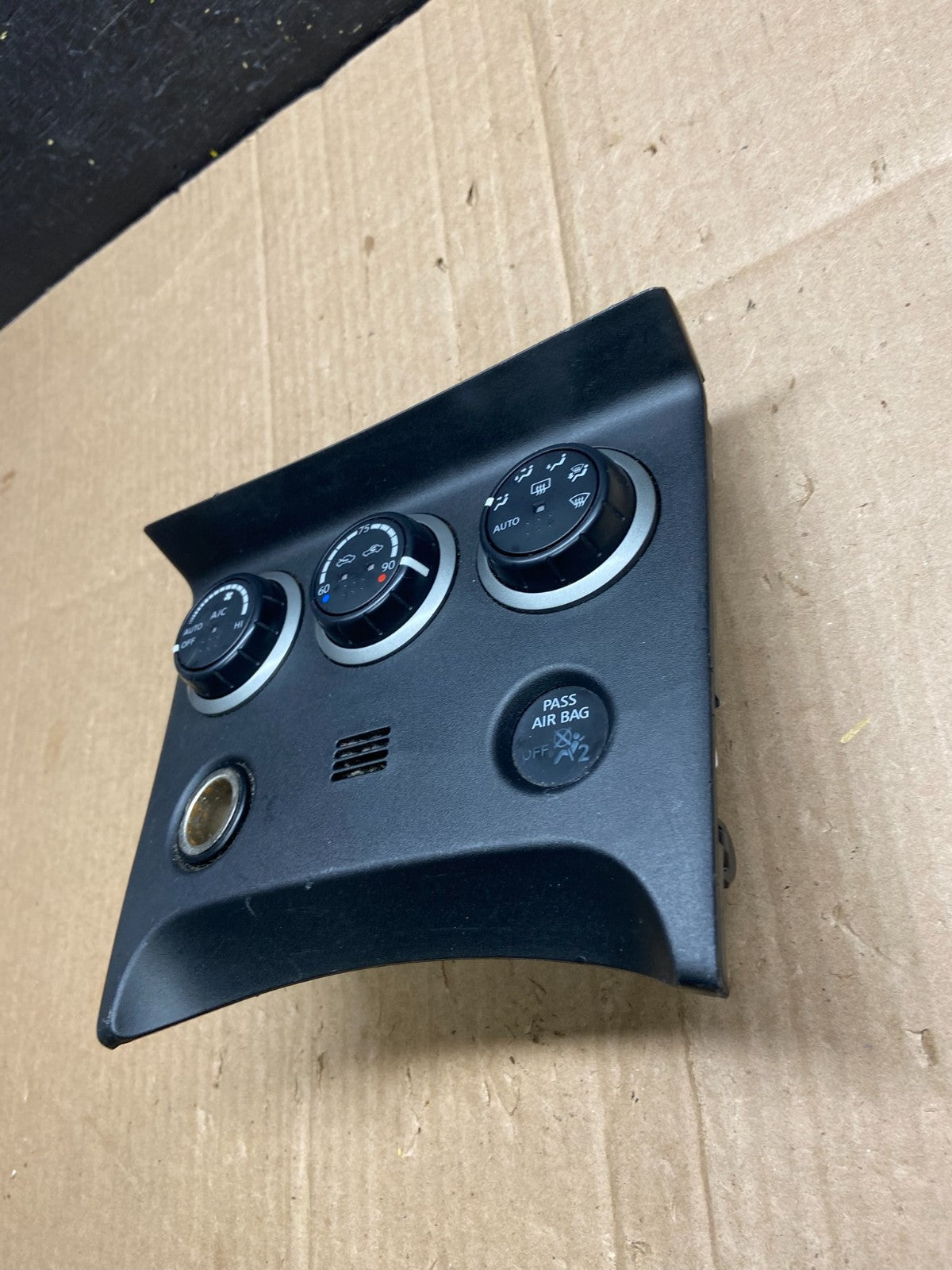 2011 to 2015 Nissan Rogue Heater Temperature AC Climate Control OEM AA4814 DG1