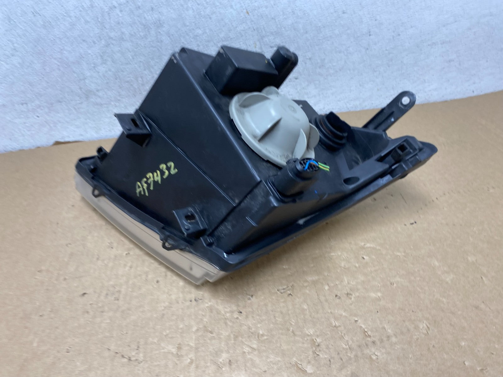2010 to 2013 Ford Transit Connect Right Passenger Side Headlight AF7432 DW6
