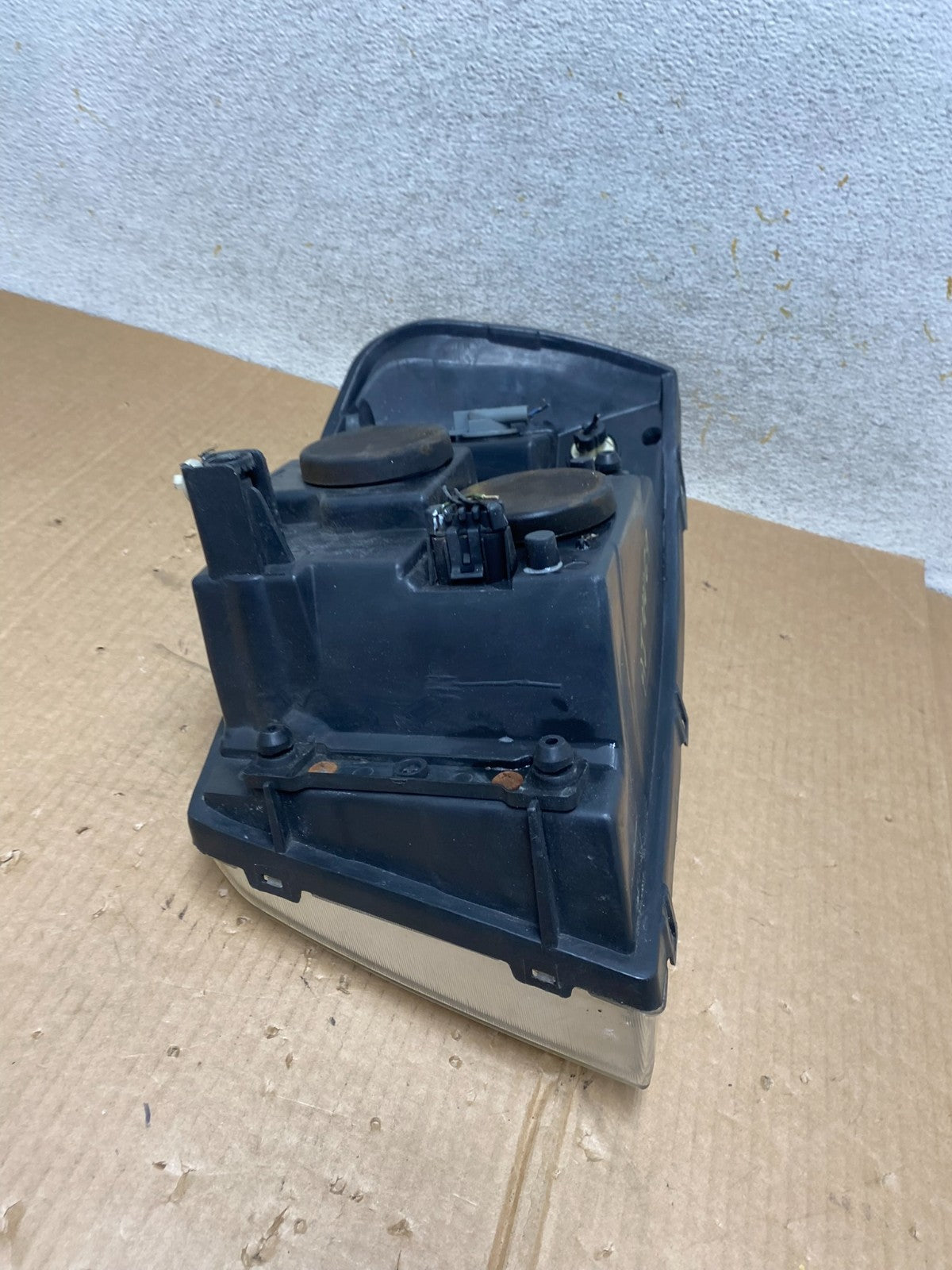 2002 to 2009 Gmc Envoy Right Passenger RH Side Headlight Halogen AI4469 DW7
