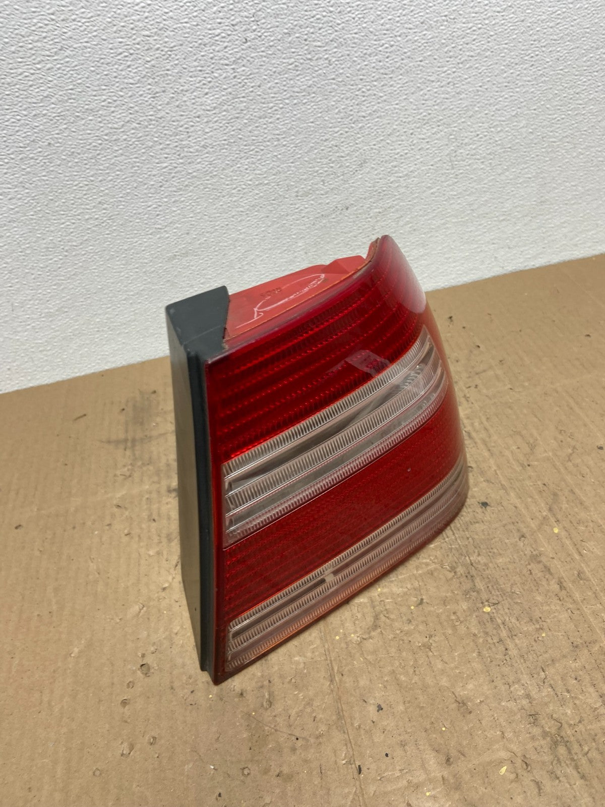 2004 to 2005 Volkswagen Jetta Right Passenger RH Side Tail Light OEM AB8508 DW2
