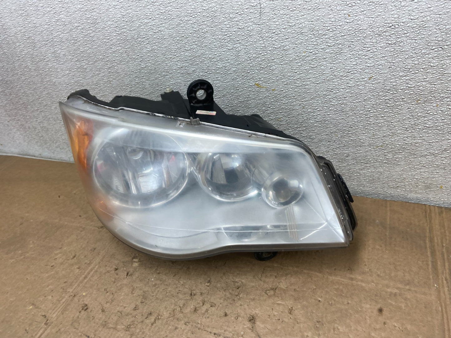 2011 to 2016 Chrysler Town and Country Right Passenger Headlight Y8208 DW1