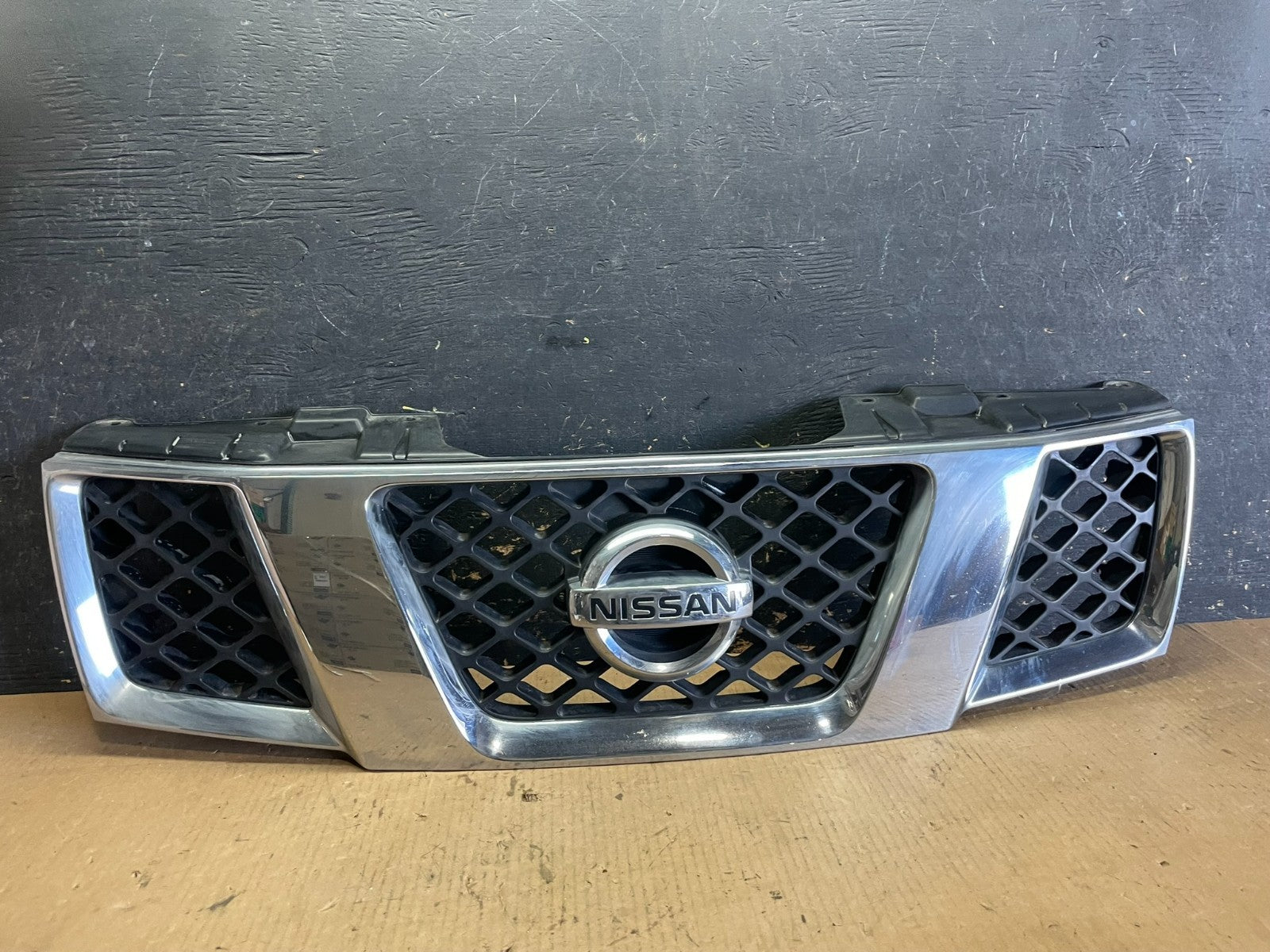 2005 2006 2007 Nissan Pathfinder Chrome Front Upper Grill Grille Oem AA2468 DG0