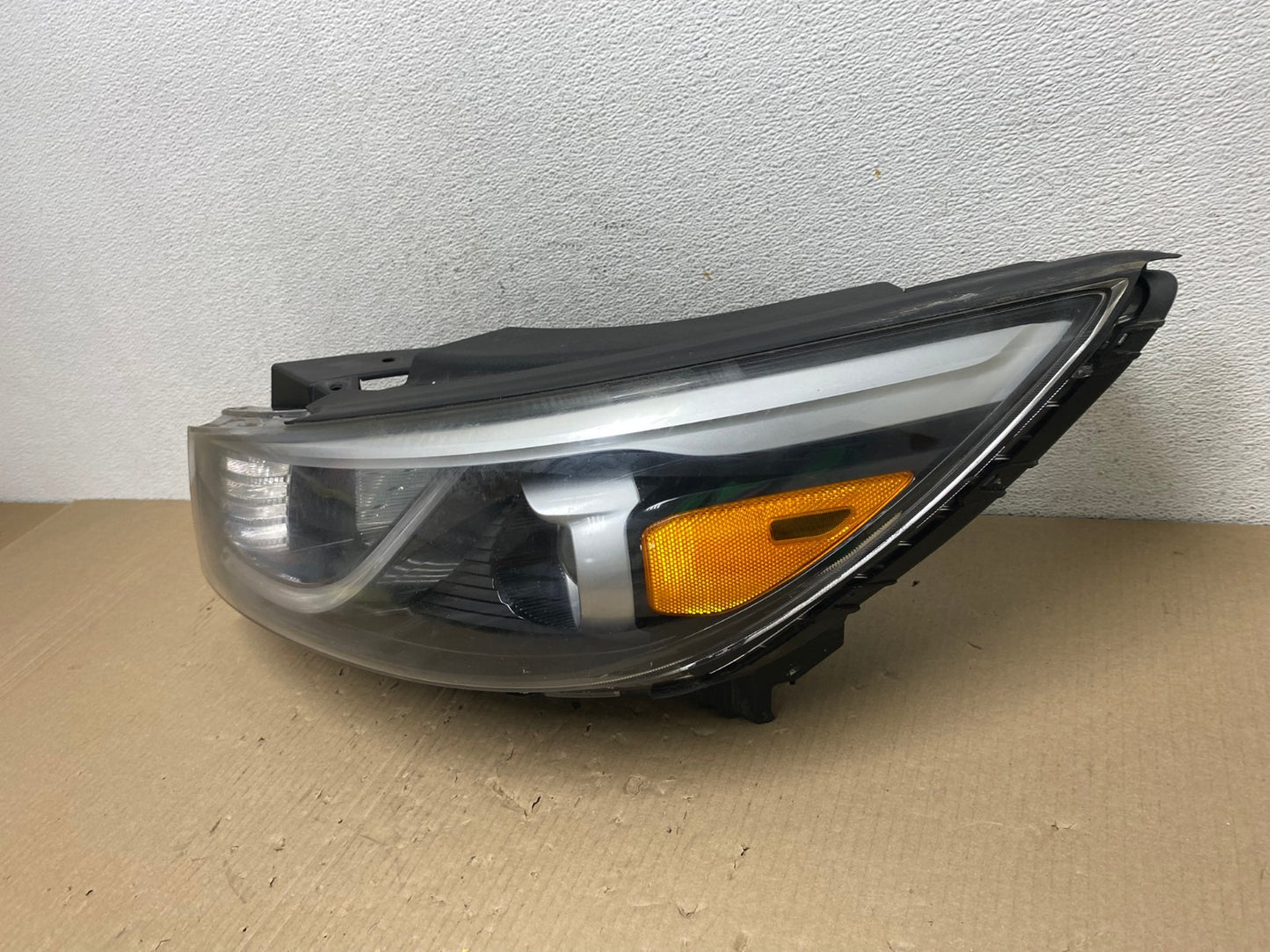 2015-2018 Kia Sedona Left Driver Lh Side Headlight Halogen AE9621 LK1