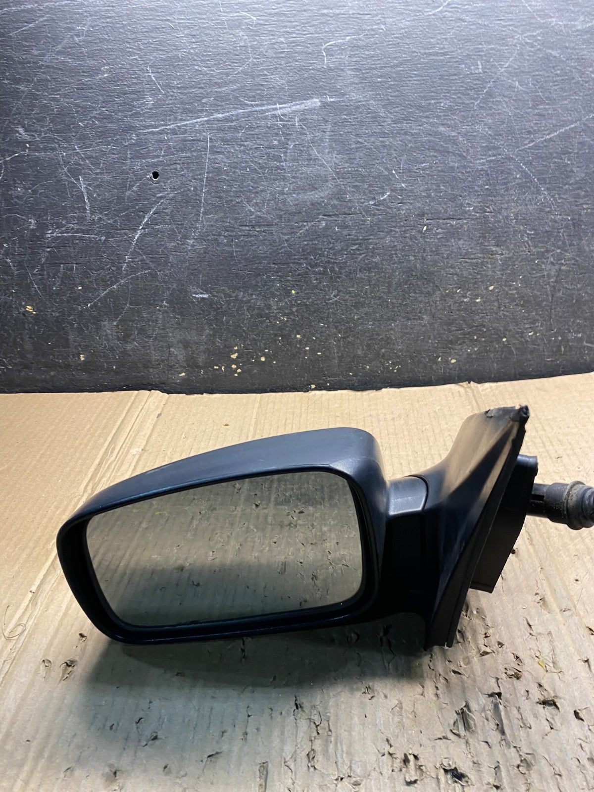 2003 to 2009 Kia Sorento Left Driver LH Door Mirror  OEM X4488 MS5