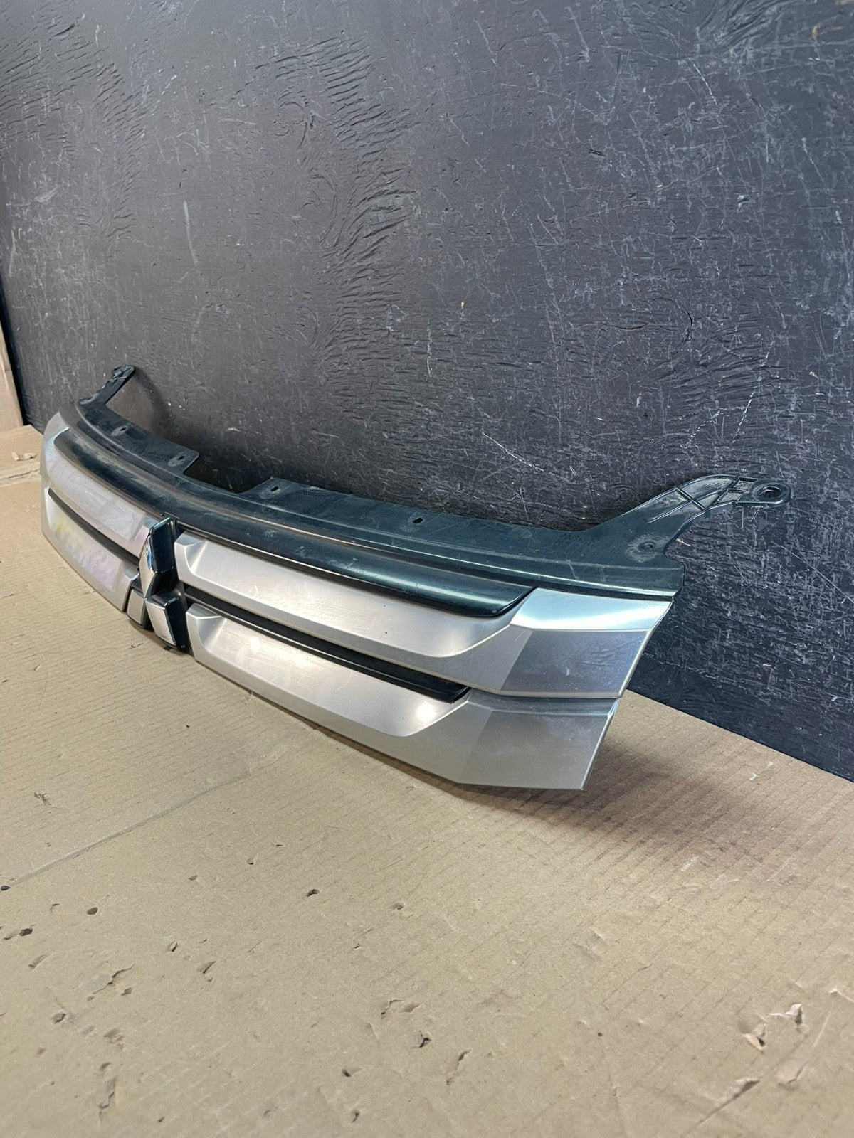 2014 2015 Mitsubishi Outlander Front Upper Grill Grille AE3681 DG1