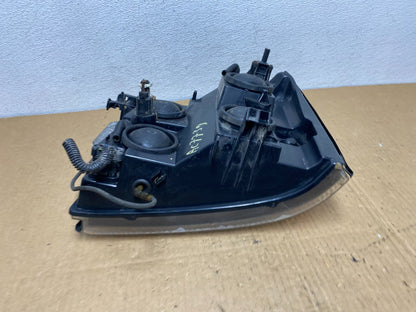 2002-2006 Cadillac Escalade Right Passenger Side Xenon HID Headlight AC77397