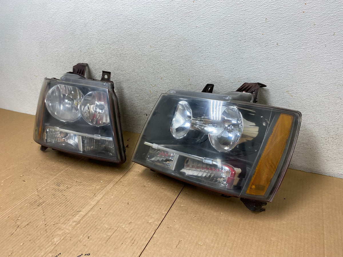 2007 to 2013 Chevrolet Suburban Tahoe Left+Right Set Headlights DEPO AI6632 DW1