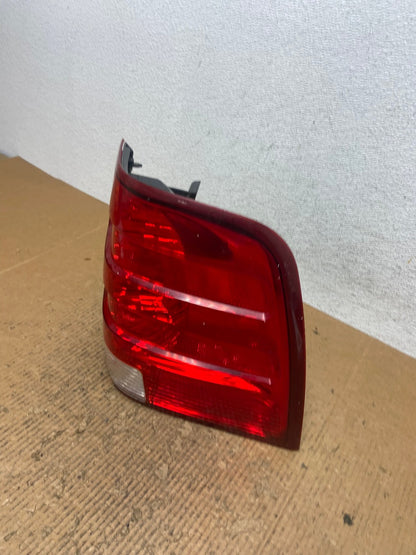 2003 2004 2005 2006 Ford Expedition Right Passenger Rh Tail light AE2870 LK1