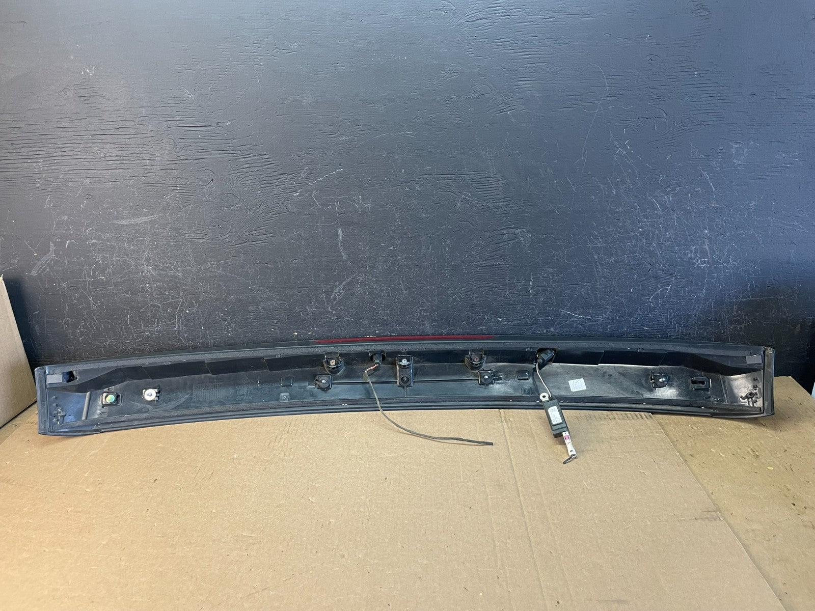 2007 to 2009 AUDI Q7 Rear Tailgate Spoiler W/ 3RD Third Brake Light OE ad0108 DG4