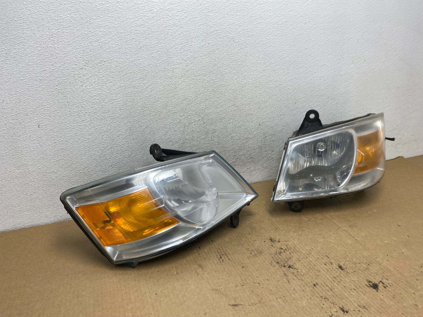 2008 to 2010 Dodge Caravan Left+Right Set Side Halogen Headlights DEPO AG2157 DW2