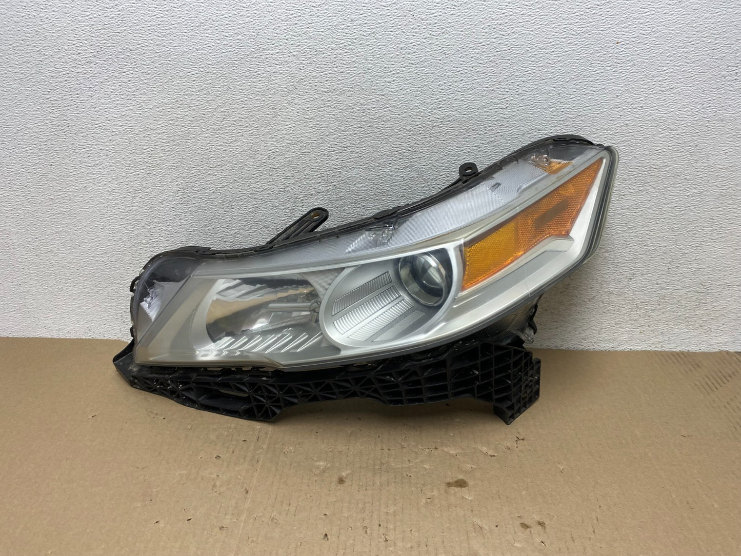 2009 to 2011 Acura TL Headlight Left Driver LH Side Xenon HID AG6897 DW0