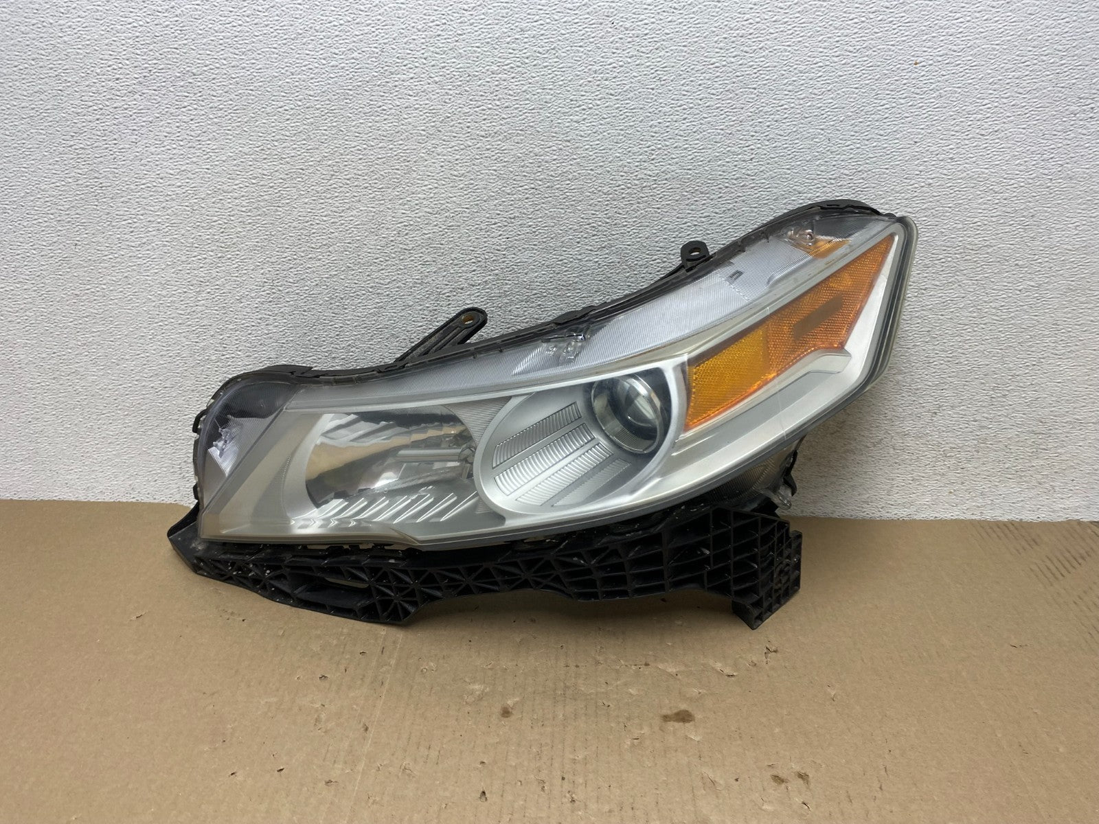 2009 to 2011 Acura TL Headlight Left Driver LH Side Xenon HID AG6897 DW0
