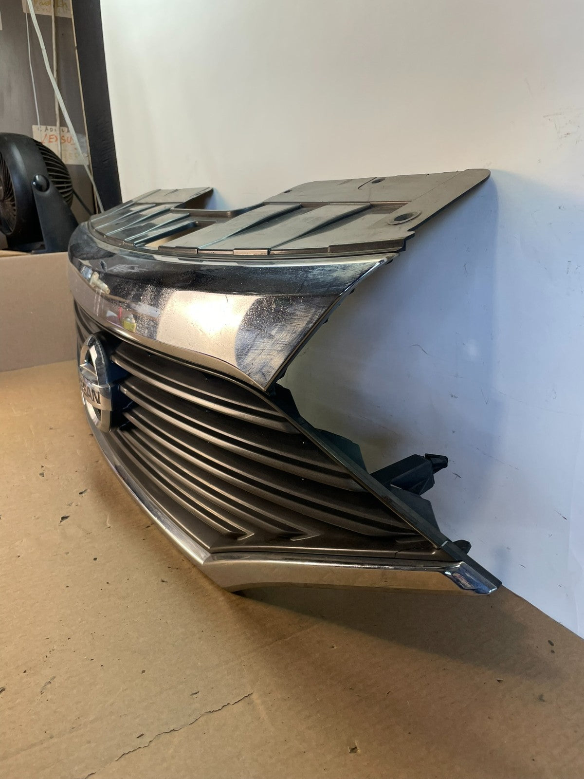 2011 to 2017 Nissan Quest Front Upper Grill Grille AH0410 DG1