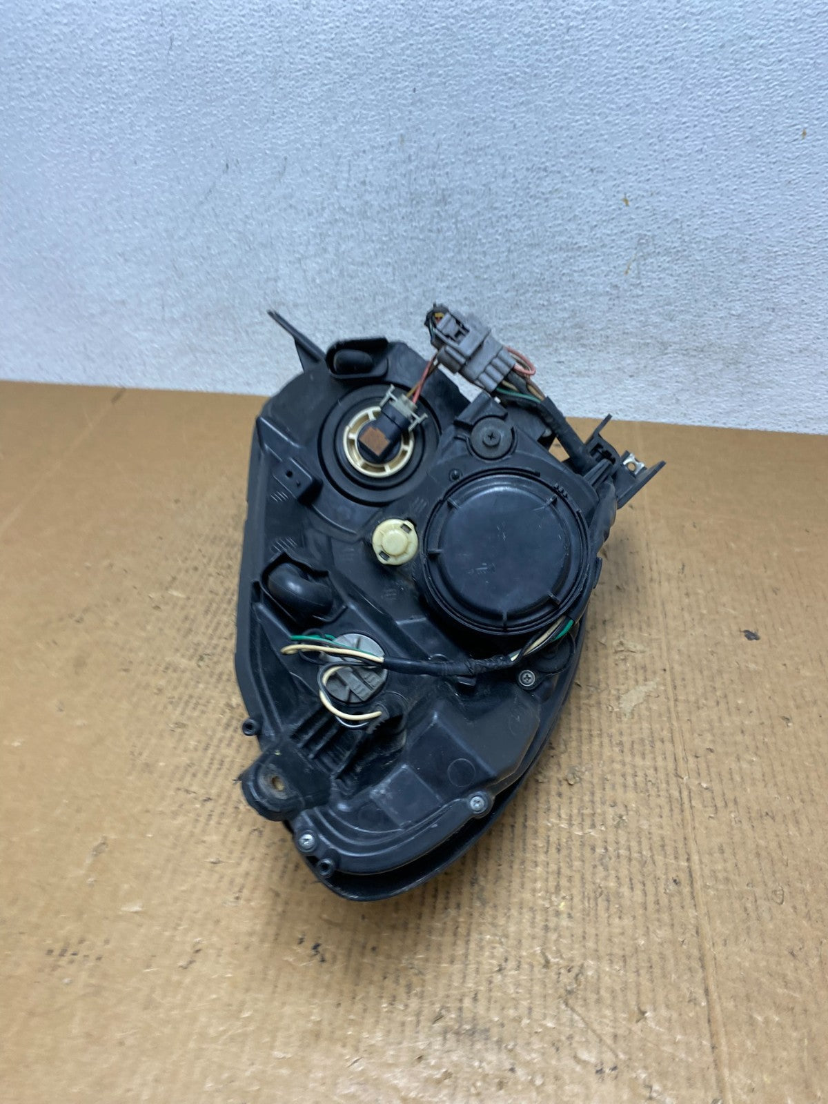 2006 - 2007 Subaru Tribeca B9 Left Driver LH Side Halogen Headlight AE27018