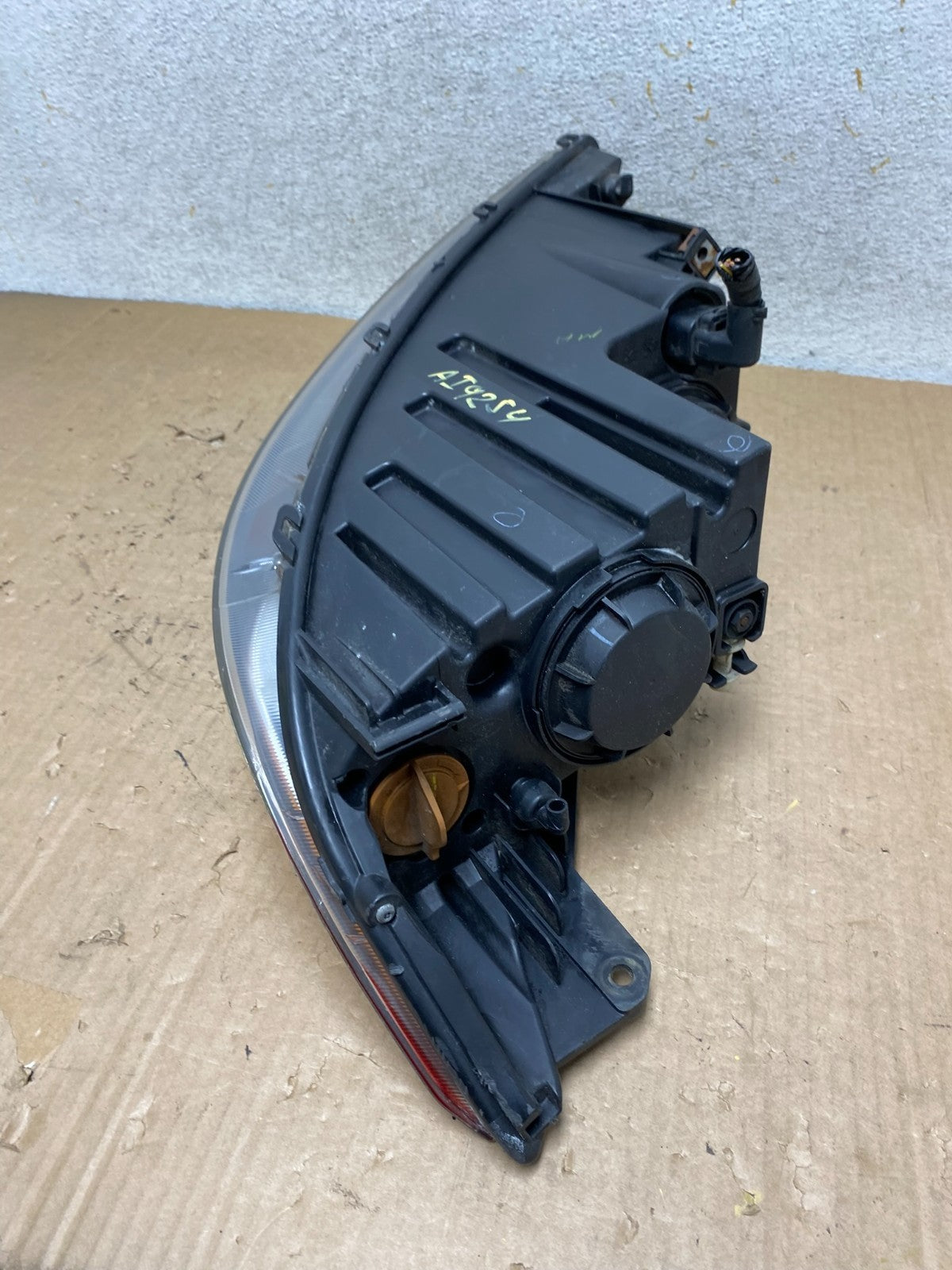 2011 to 2013 Kia Sorento Right Passenger RH Side Headlight Halogen AI9254 LK6