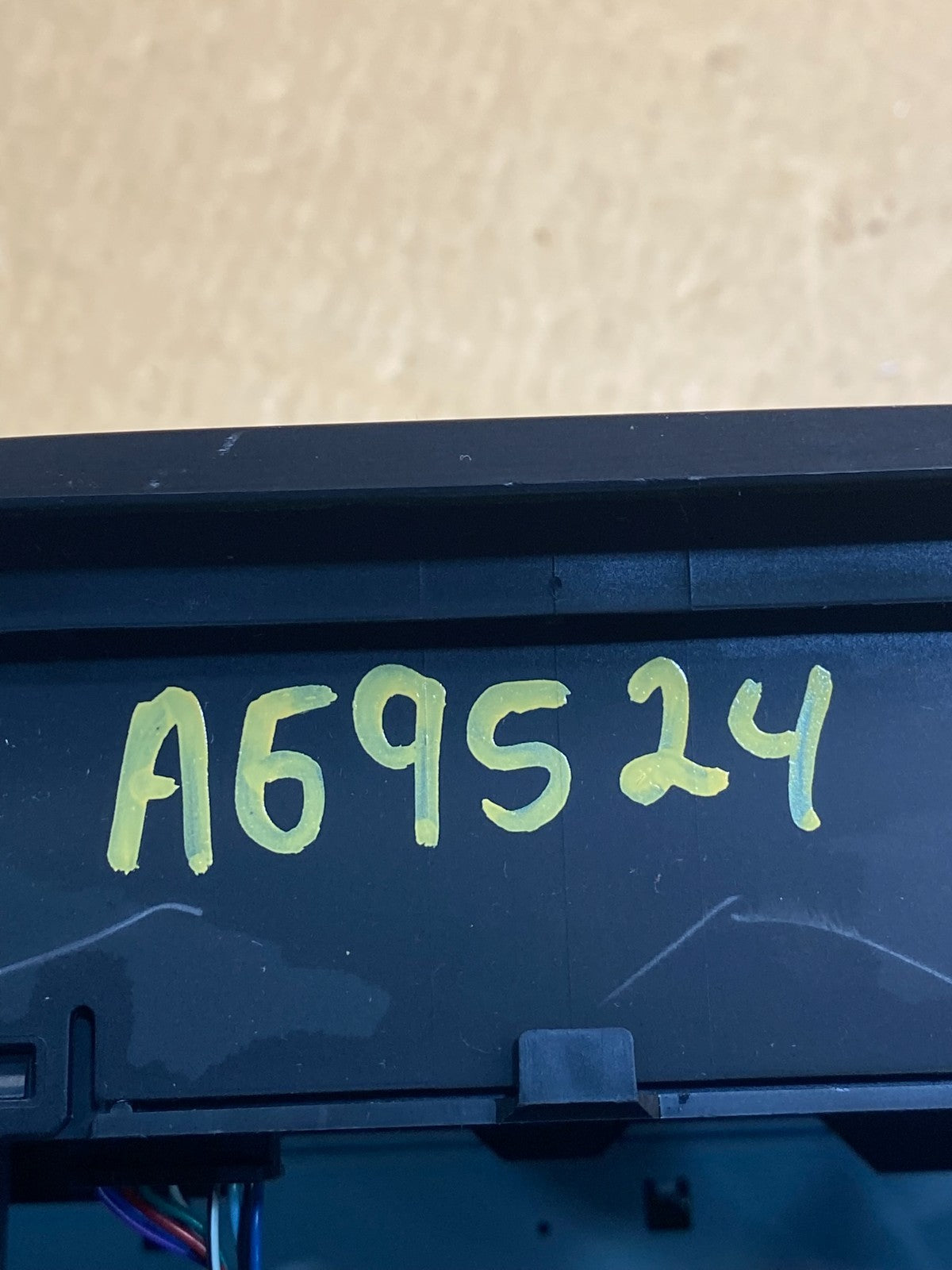 2015-2017 Toyota Camry Radio CD Navigation Screen Display AG9524 DG8