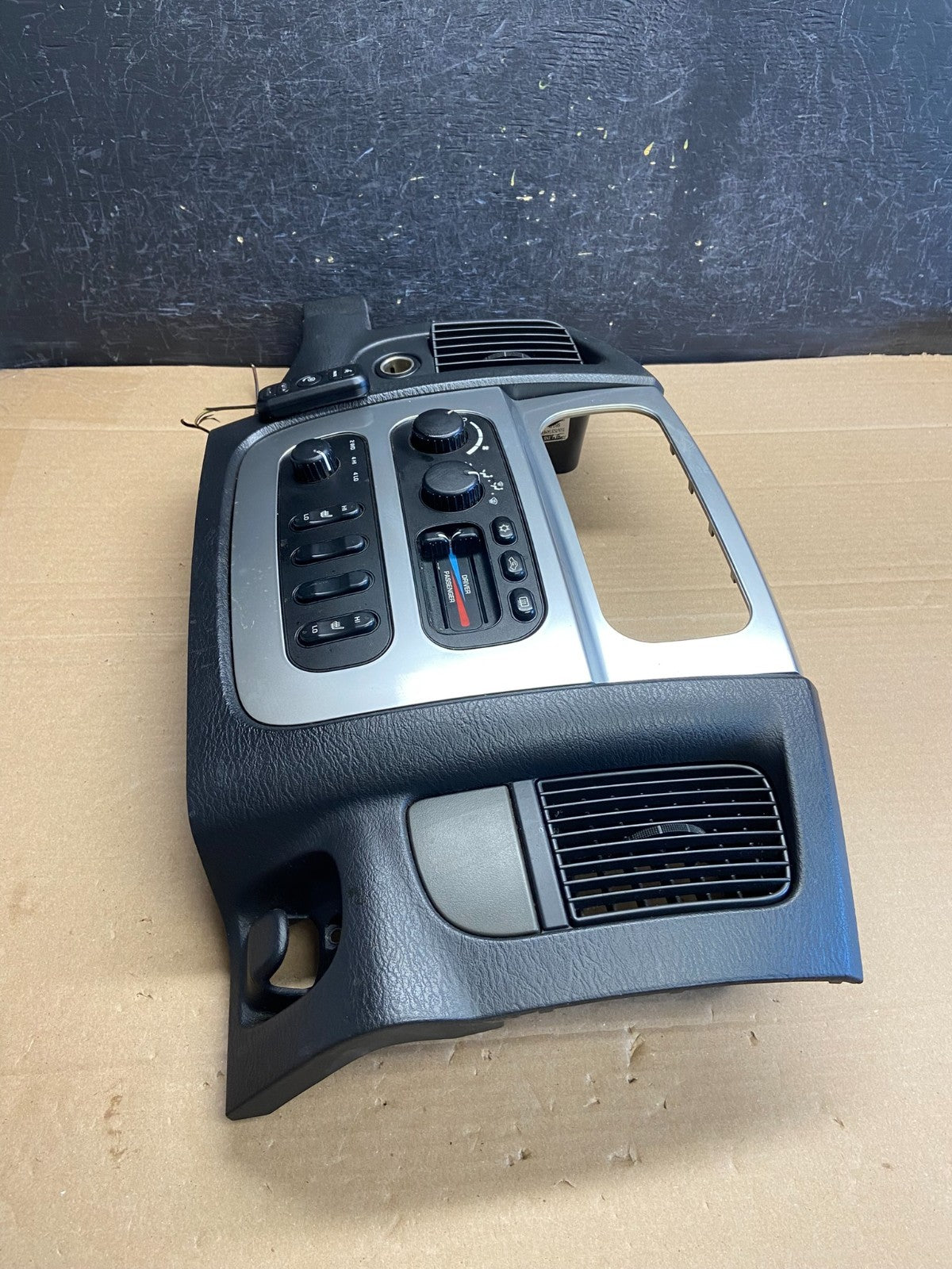 2002 to 2005 Dodge Ram Radio Climate Control Dash Air Vent Bezel Trim AG5033 DG2