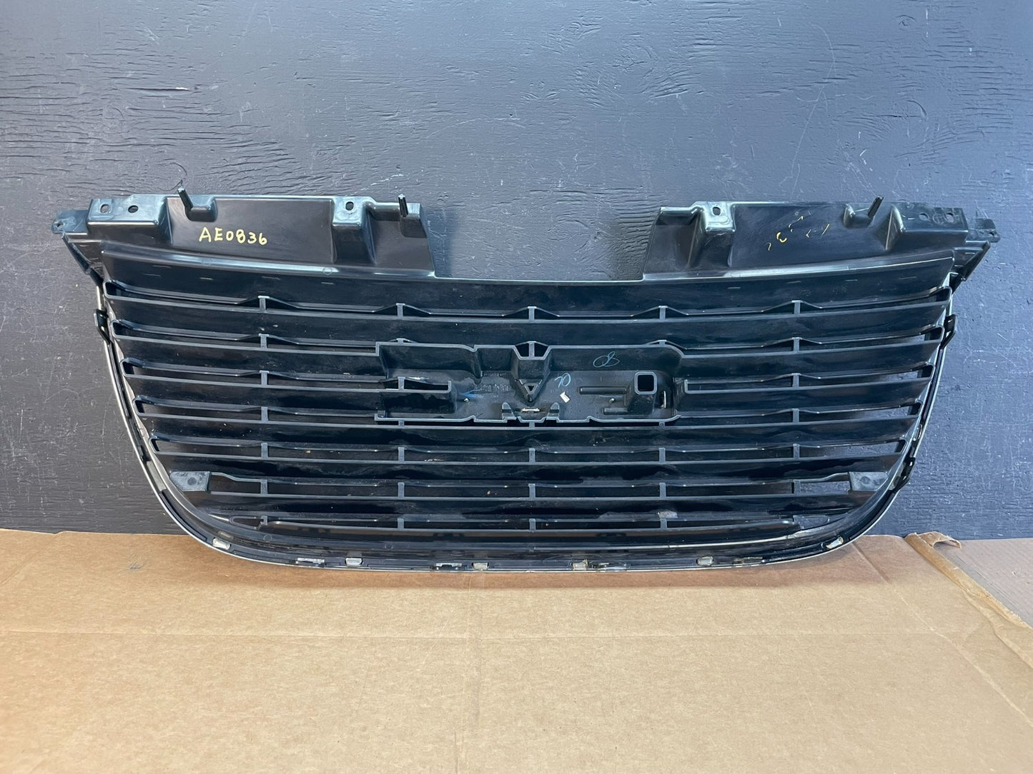 2007 to 2014 GMC Yukon Front Upper Grille Grill ae0836 DG3
