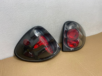 2001 to 2007 Dodge Grand Caravan Left+Right Set Side Black Tail Lights AF7266 DG2