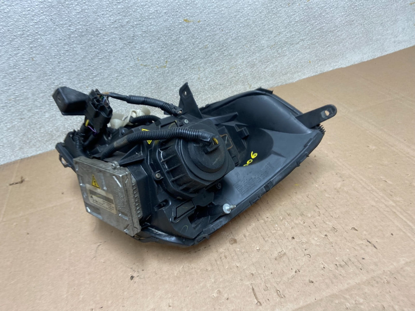 2006 to 2011 Cadillac DTS Right Passenger RH Side Xenon Hid Headlight OEM Y10068
