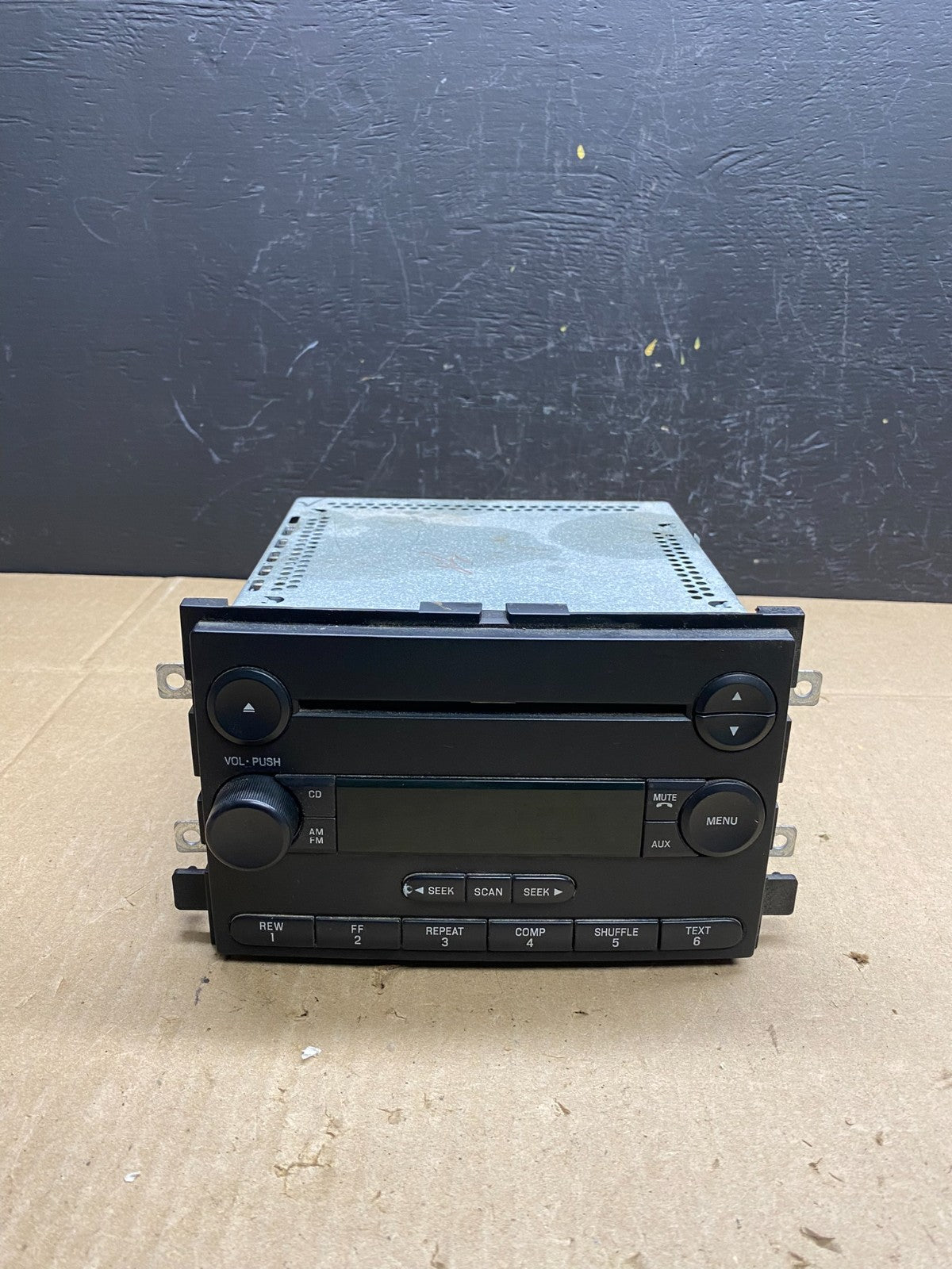 2004 to 2008 Ford F150 Mustang Radio Stereo Audio AM/FM  ab9454 DG0
