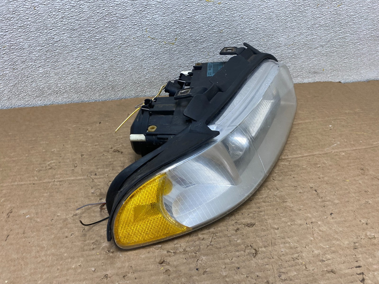 1999 to 2002 Audi A4 Passenger Right Side Headlight Z3028 PS2