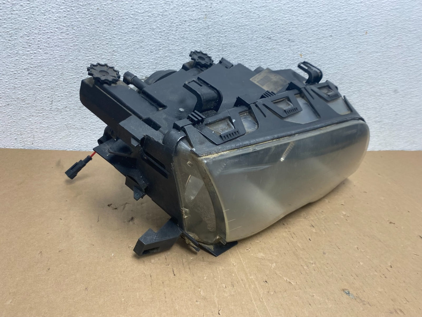 2000 to 2003 BMW 325Ci 330Ci E46 Coupe Right Side Halogen Headlight AD7939 DW2