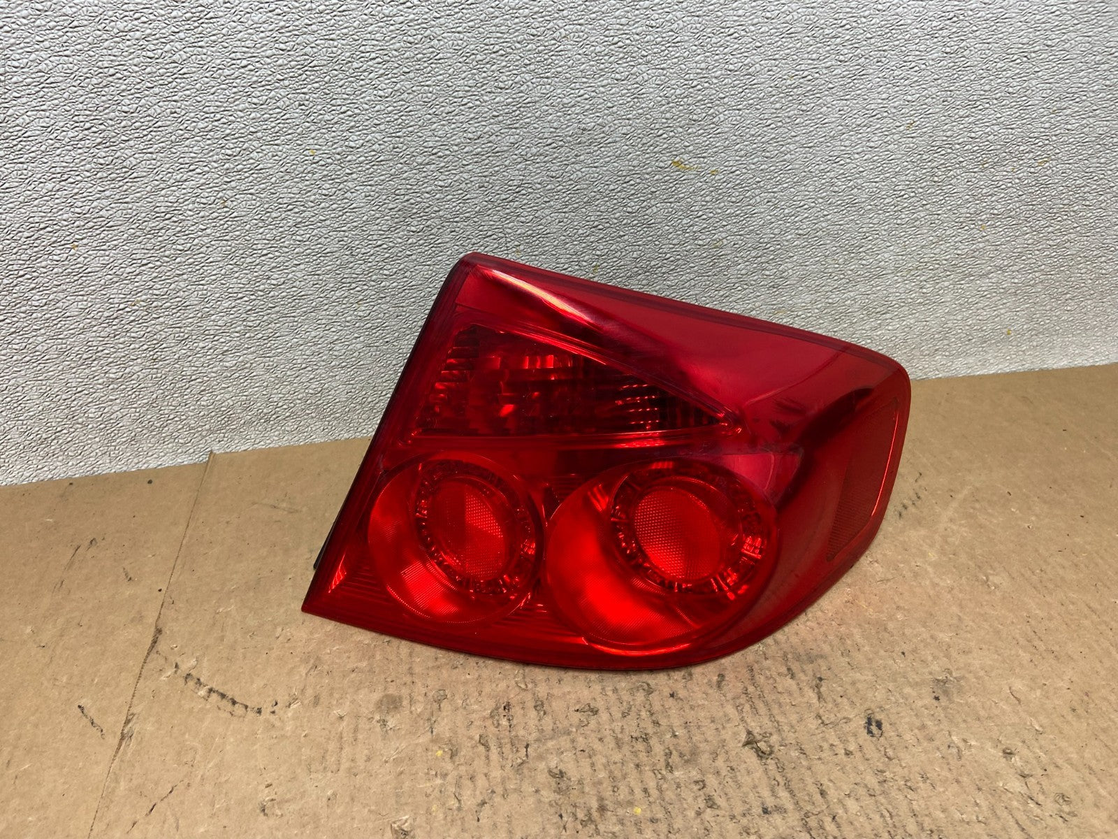 2005 to 2006 Infiniti G35 Right Passenger Side Tail Light OEM Z9418 DW0
