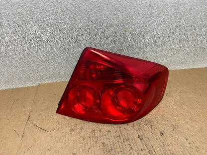 2005 to 2006 Infiniti G35 Right Passenger Side Tail Light OEM Z9418 DW0