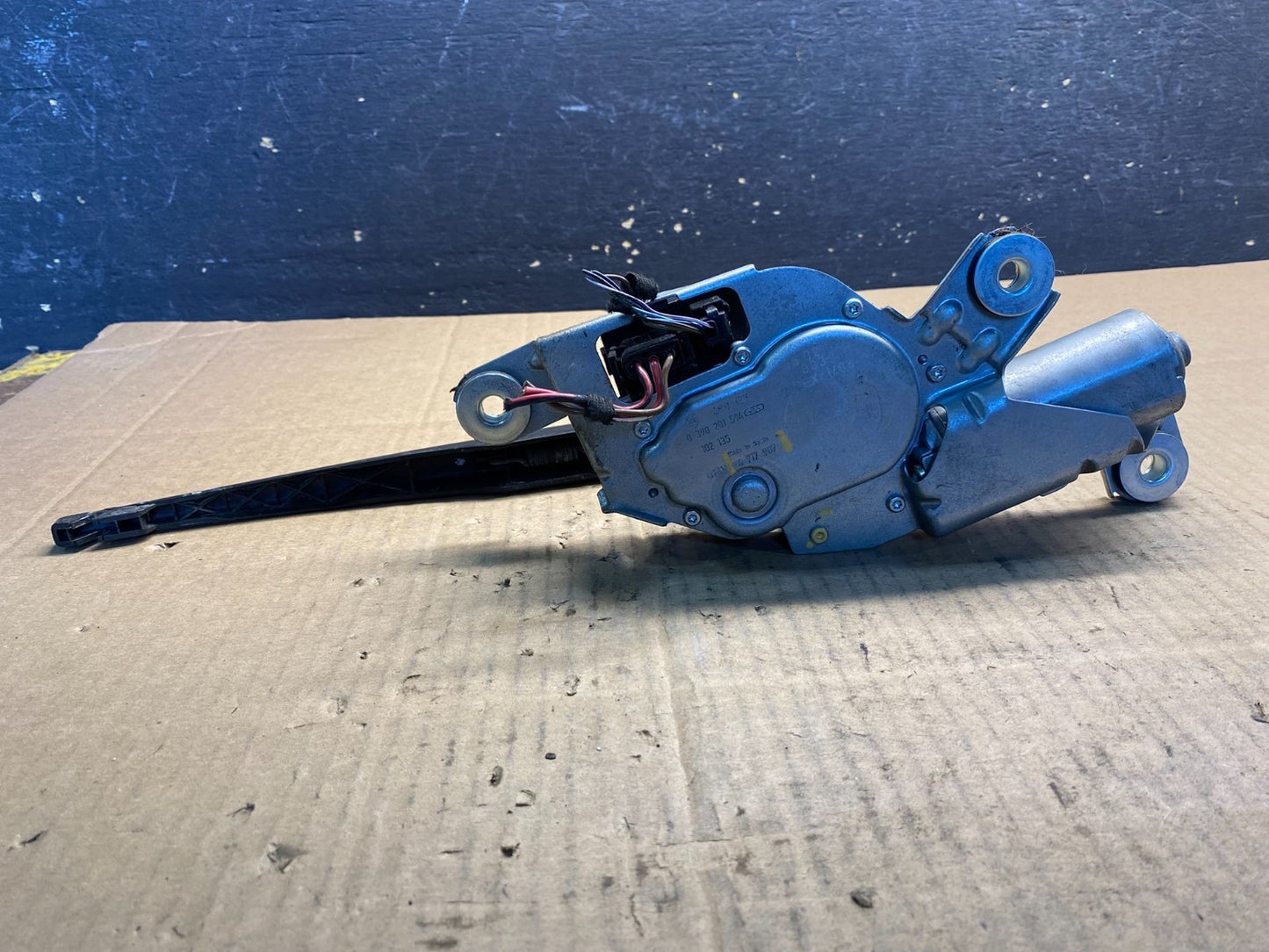 2004 to 2010 BMW X3 E83 Rear Windshield Wiper Motor AA7731 DG5