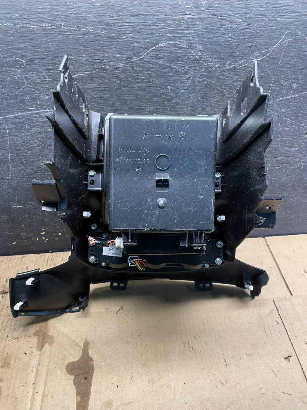 2014-2016 Mitsubishi Outlander A/C Heater Climate Control Radio Bezel W7089 DG3