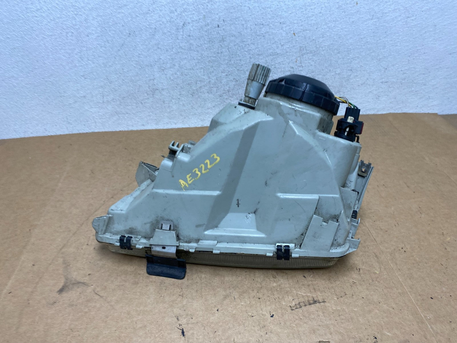 1999 to 2003 Saab 9-3 Front Right Passenger Side Headlight AE3223 DW7