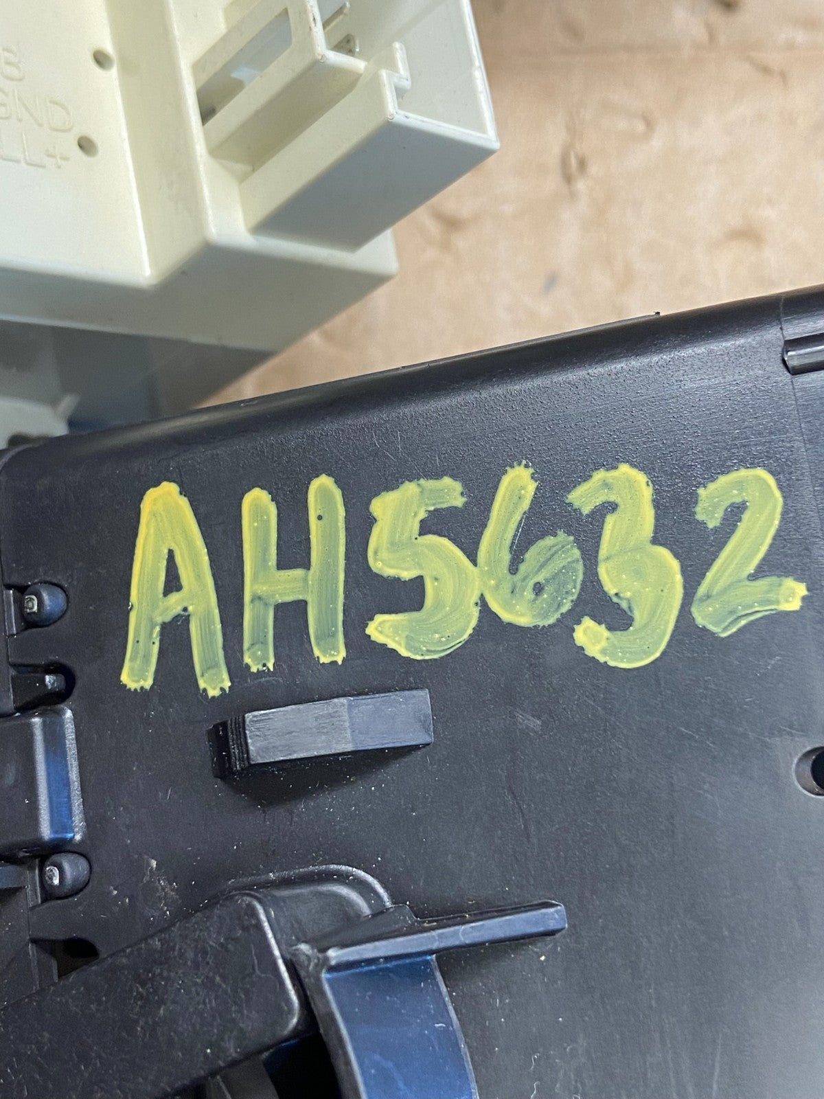 2007 2010 Chrysler Sebring Center Dash Radio Clock Bezel Trim Panel Oe AH5632 DG5