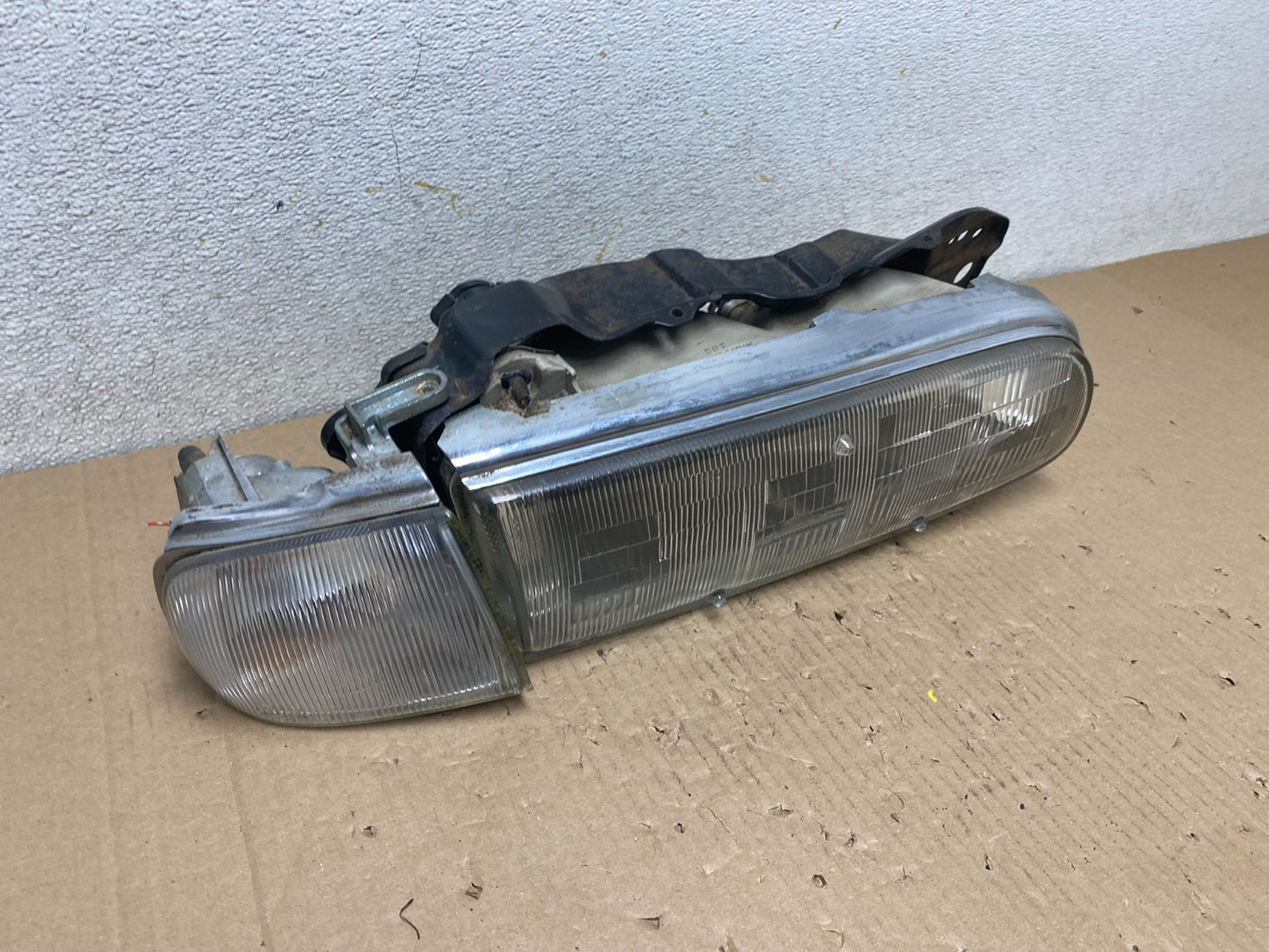 1990 to 1993 Infiniti Q45 Passenger Right Side Halogen Headlight P8964 DG2