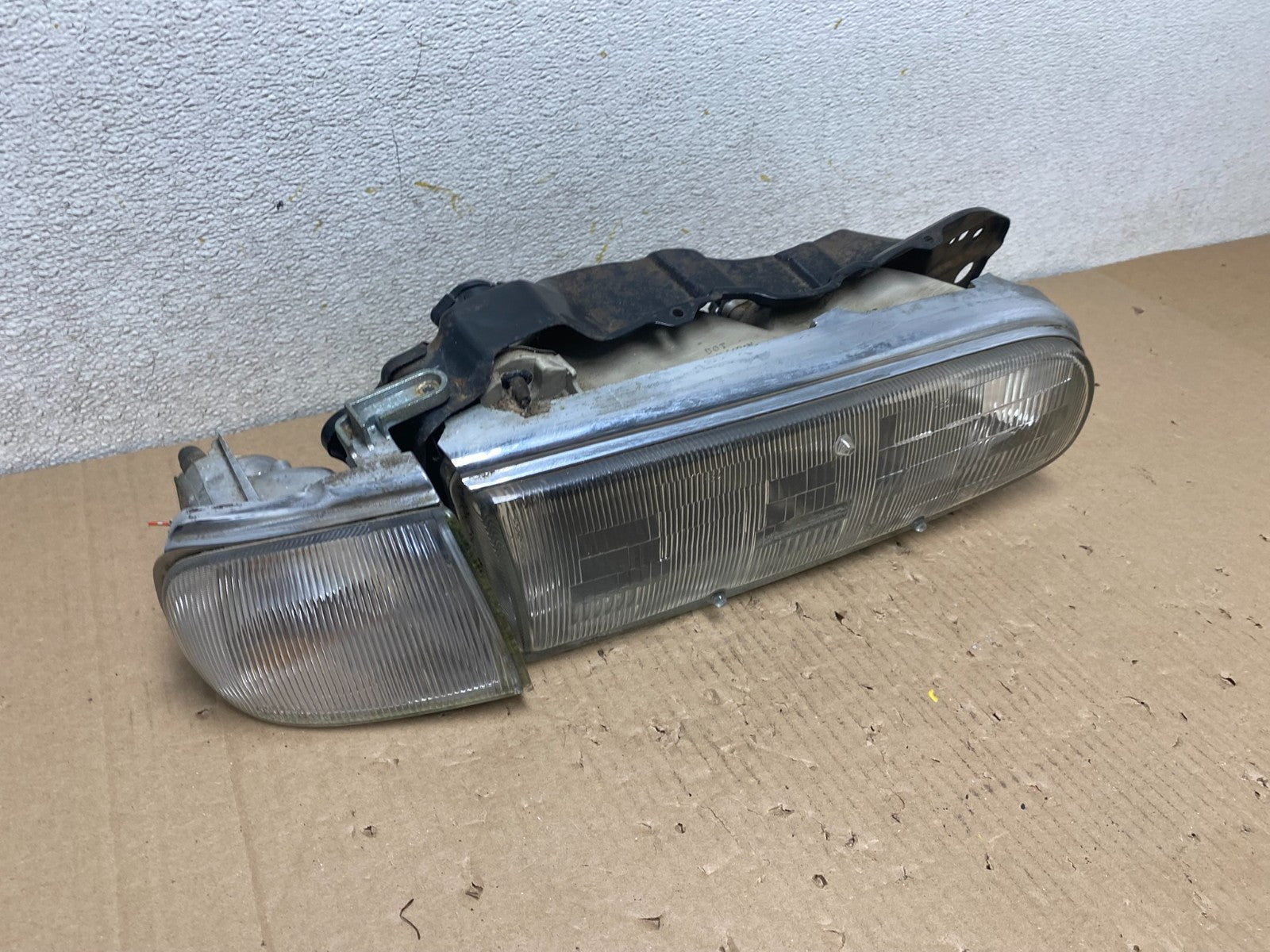 1990 to 1993 Infiniti Q45 Passenger Right Side Halogen Headlight P8964 DG2