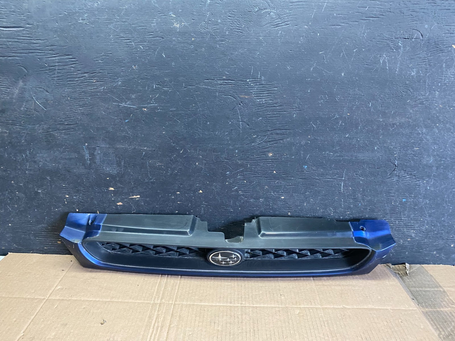 1996 Subaru Impreza Front Upper Grille Grill Q05140