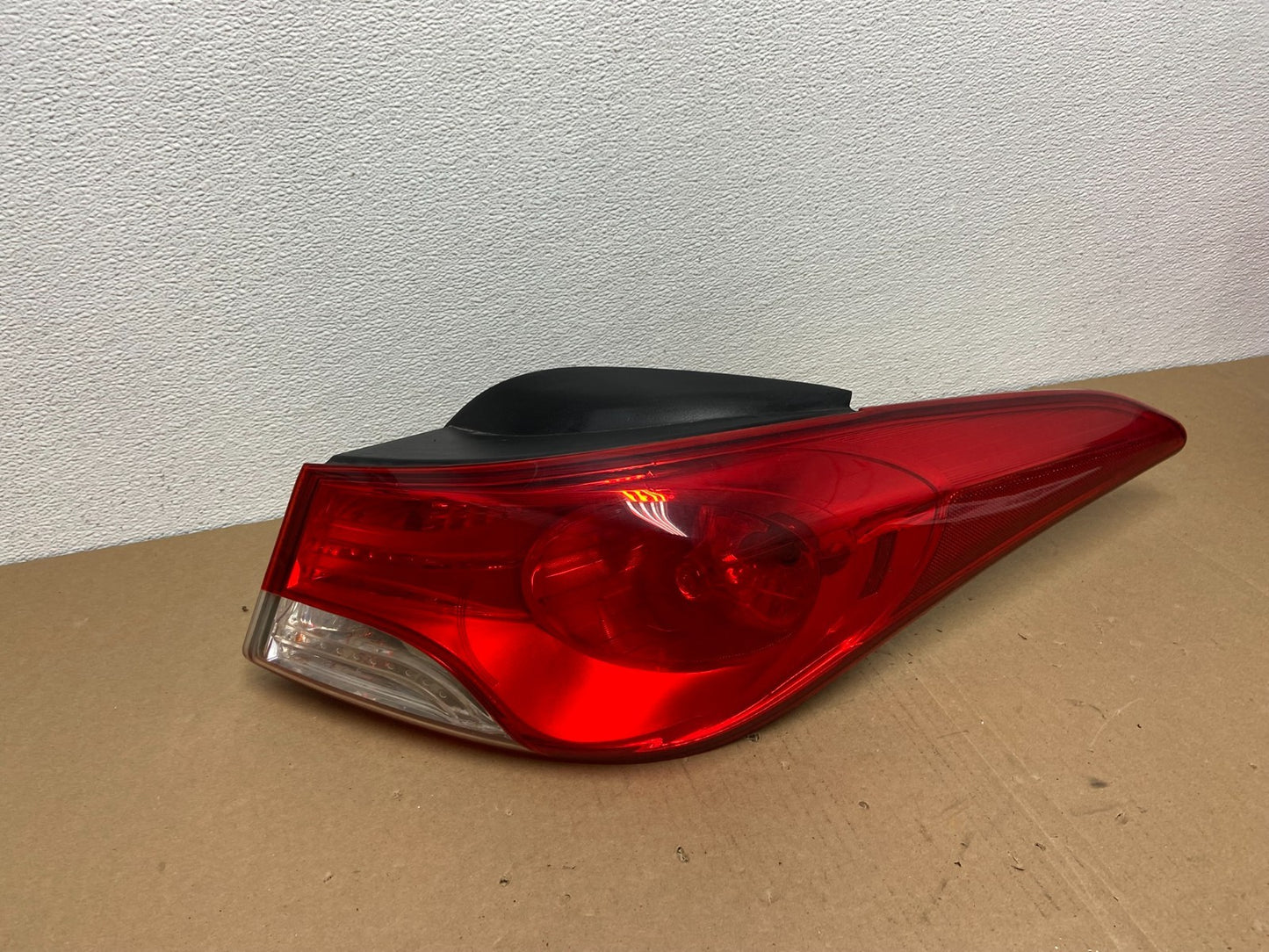 2011 2012 2013 Hyundai Elantra Sedan Right Passenger Tail Light OEM AB6362 DW0