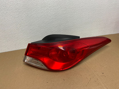 2011 2012 2013 Hyundai Elantra Sedan Right Passenger Tail Light OEM AB6362 DW0