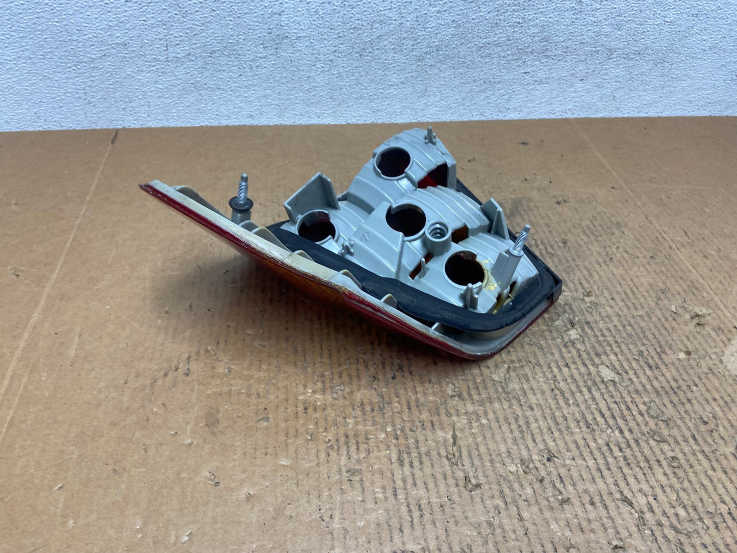 2002 - 2005 BMW 3 E46 Series Left Driver Side Lh Tail Light AE2606 LK5