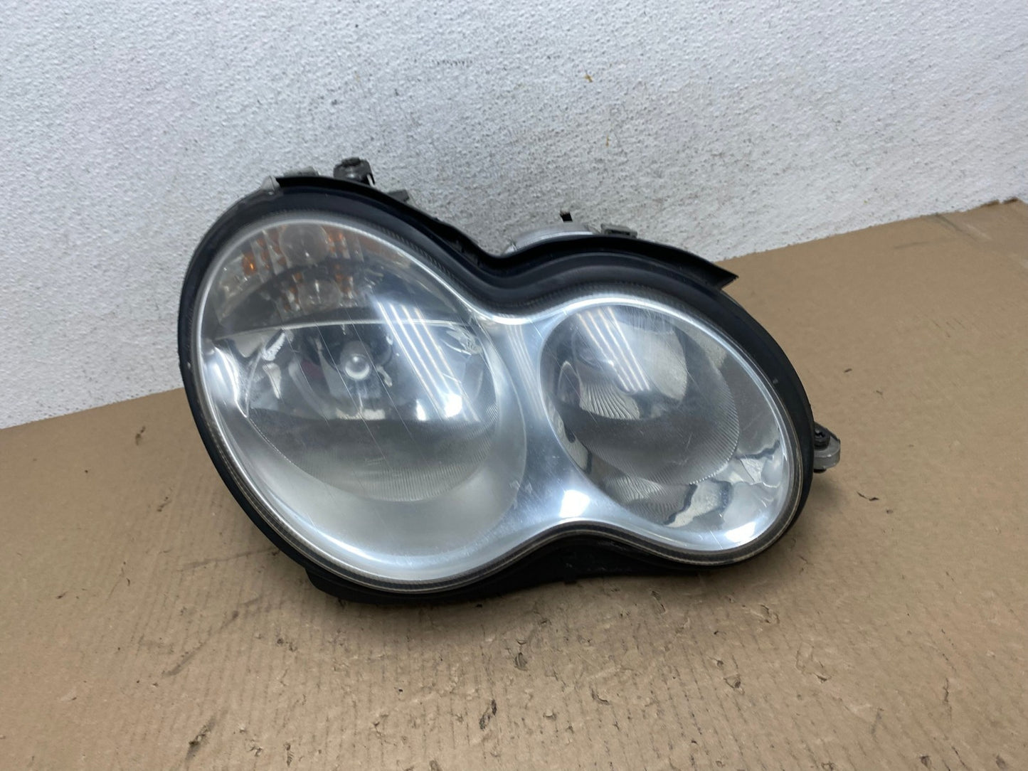2005 to 2007 Mercedes-Benz C-Class Right Passenger Side Headlight AE8833 LK0