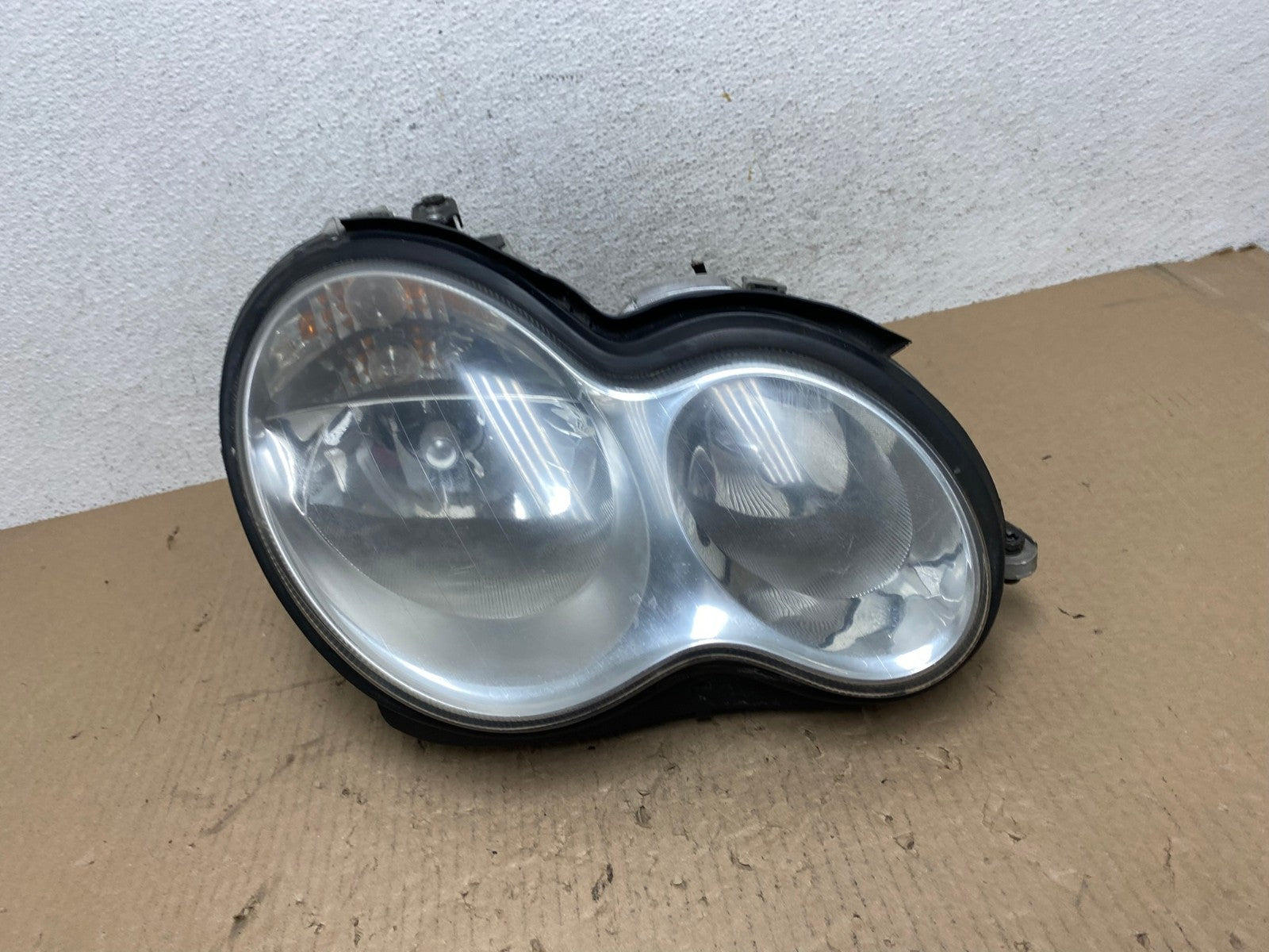 2005 to 2007 Mercedes-Benz C-Class Right Passenger Side Headlight AE8833 LK0